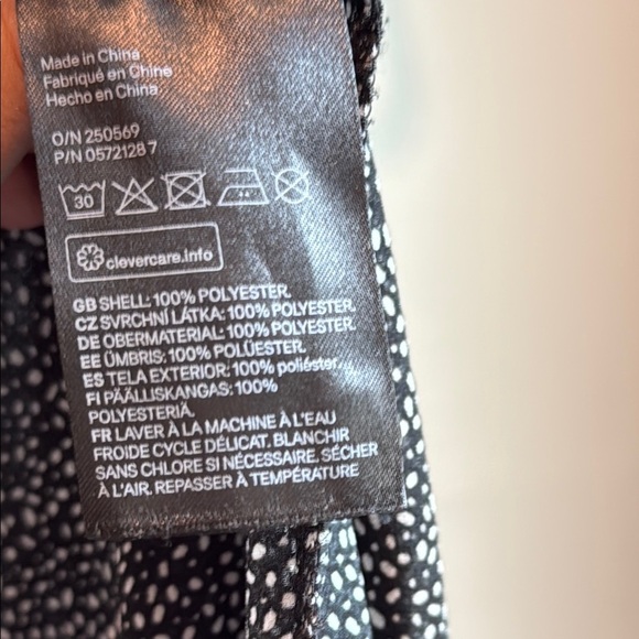 H&M 4 Sheer Black and White Sleeveless Button Down Blouse - Picture 5 of 7